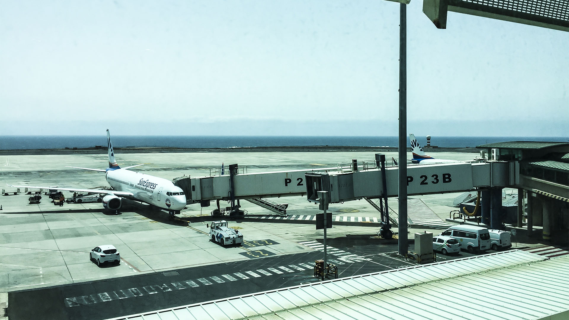 Mit dem Flugzeug auf das kanarische Archipel und Fuerteventura und Island Hopping mit Propeller Maschinen.