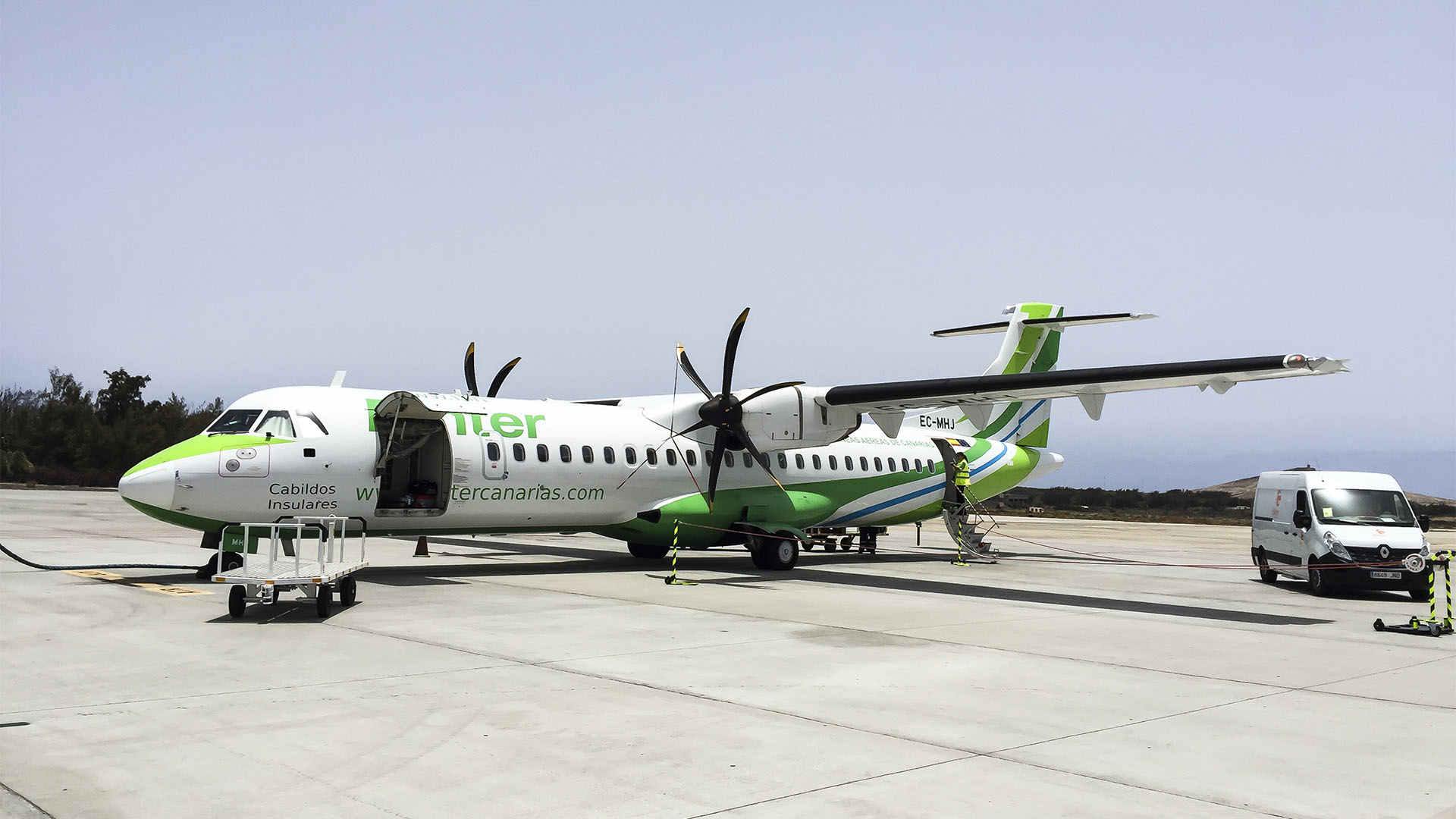 Mit dem Flugzeug auf das kanarische Archipel und Fuerteventura und Island Hopping mit Propeller Maschinen.