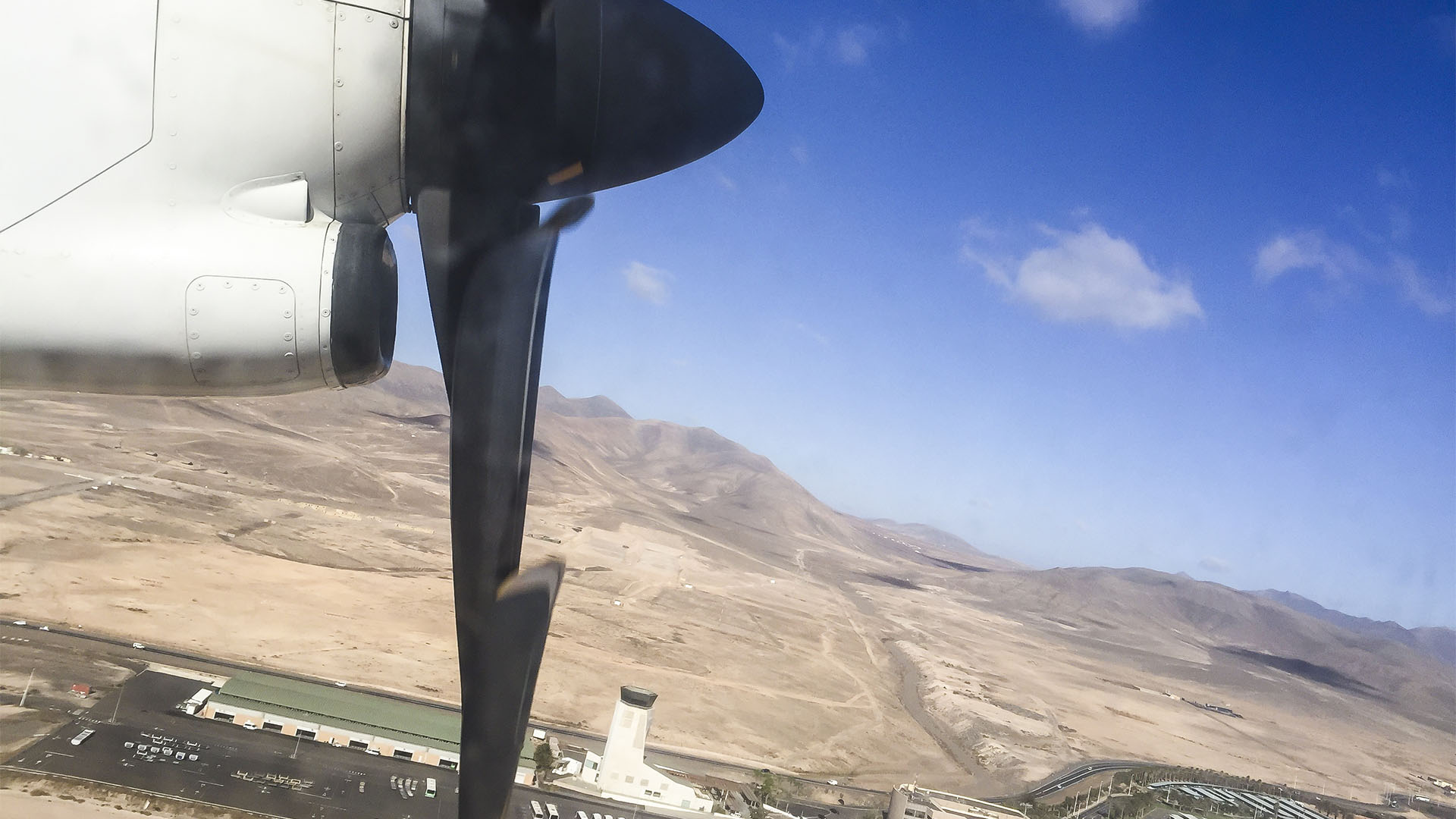 Mit dem Flugzeug auf das kanarische Archipel und Fuerteventura und Island Hopping mit Propeller Maschinen.