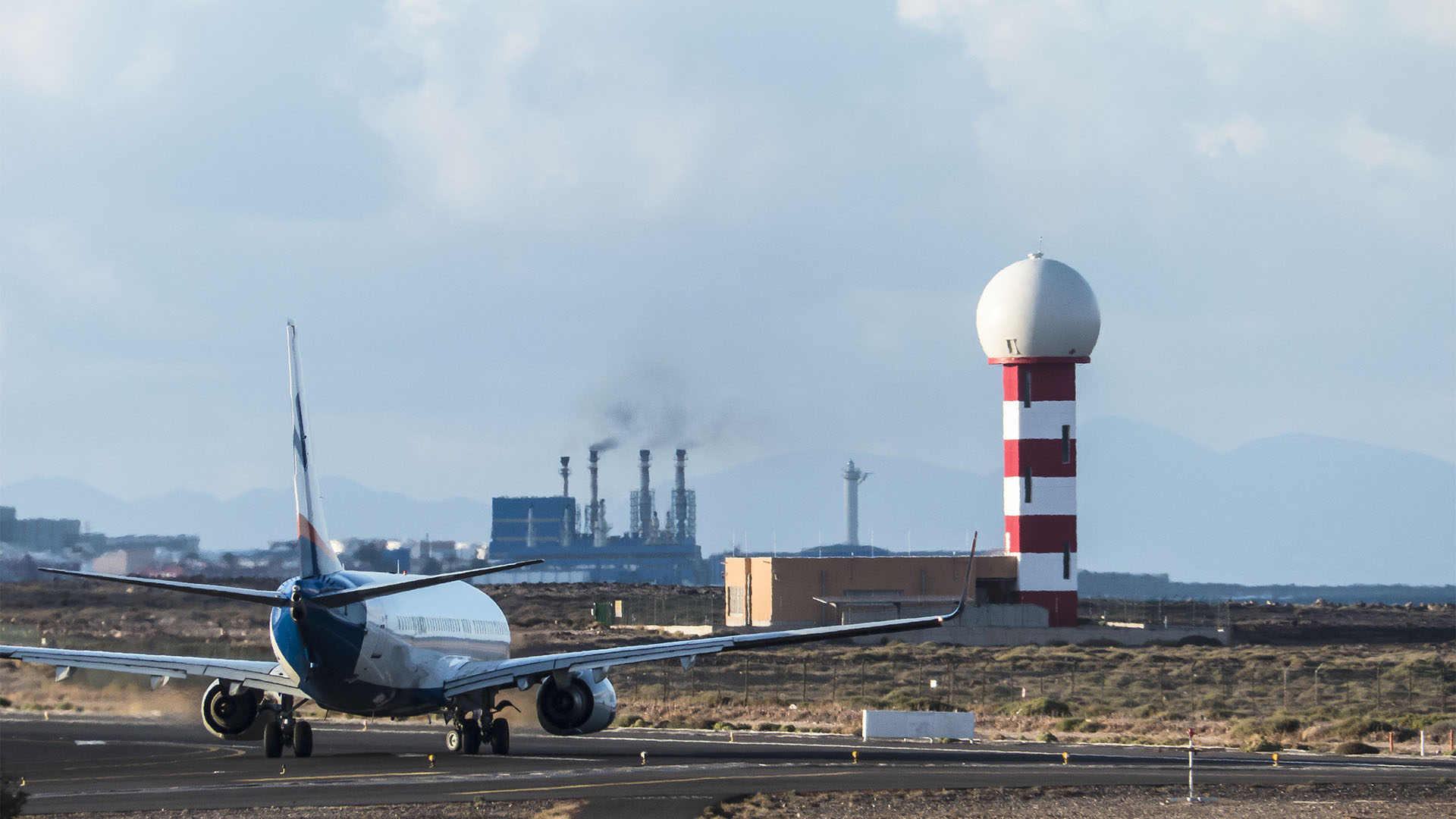 Mit dem Flugzeug auf das kanarische Archipel und Fuerteventura und Island Hopping mit Propeller Maschinen.
