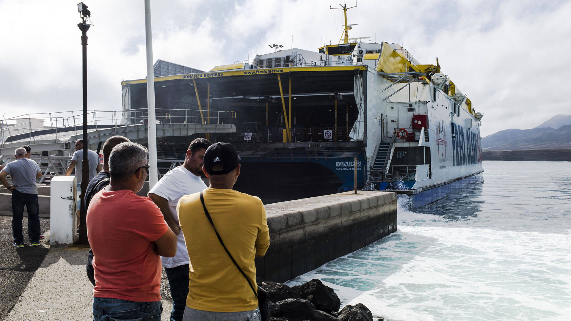 Boarding der Gran Canaria Fähre im Hafen Morro Jable Fuerteventura.