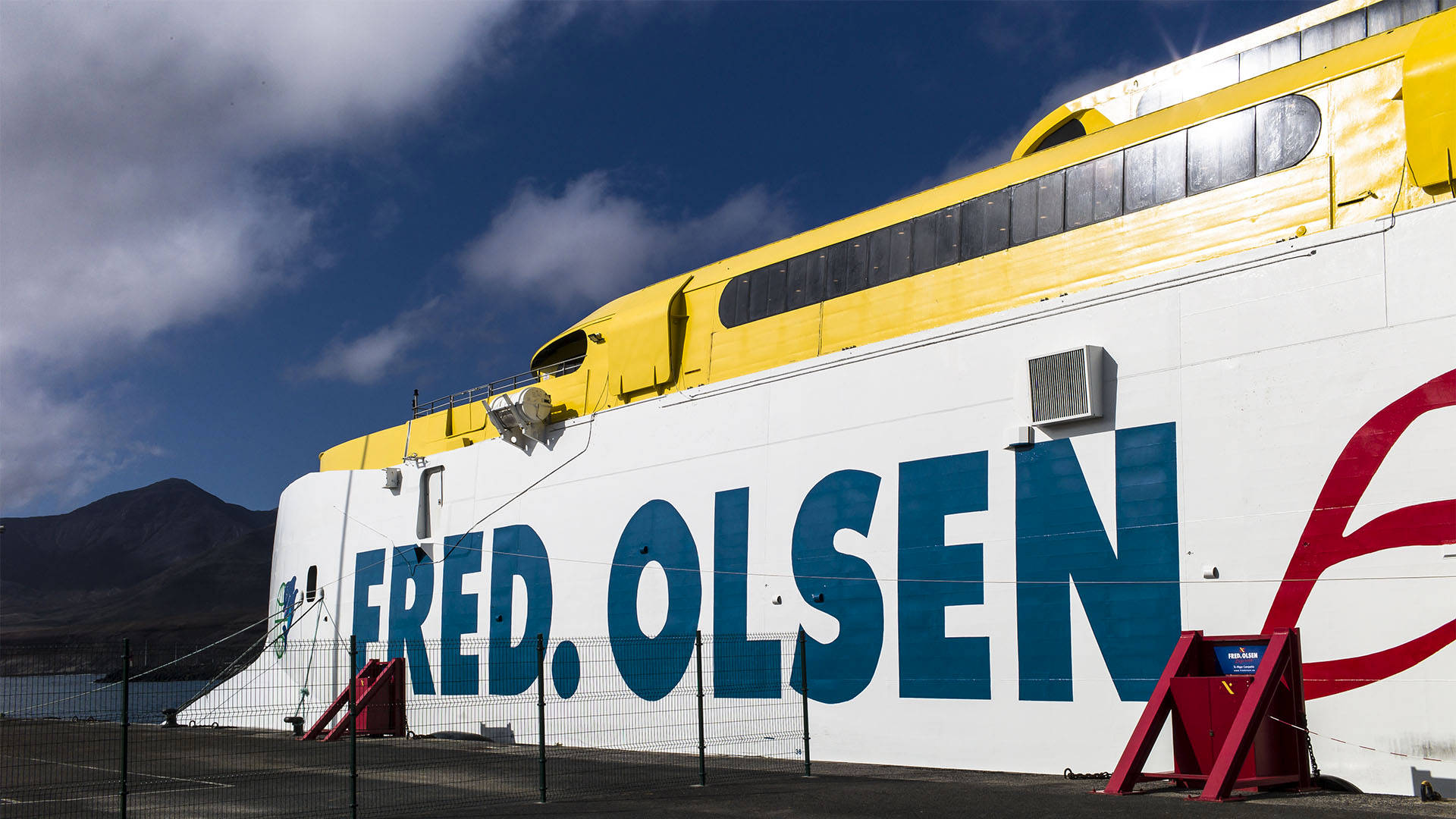 Die Fred.Olsen Gran Canaria Fähre im Hafen von Morro Jable Fuerteventura.