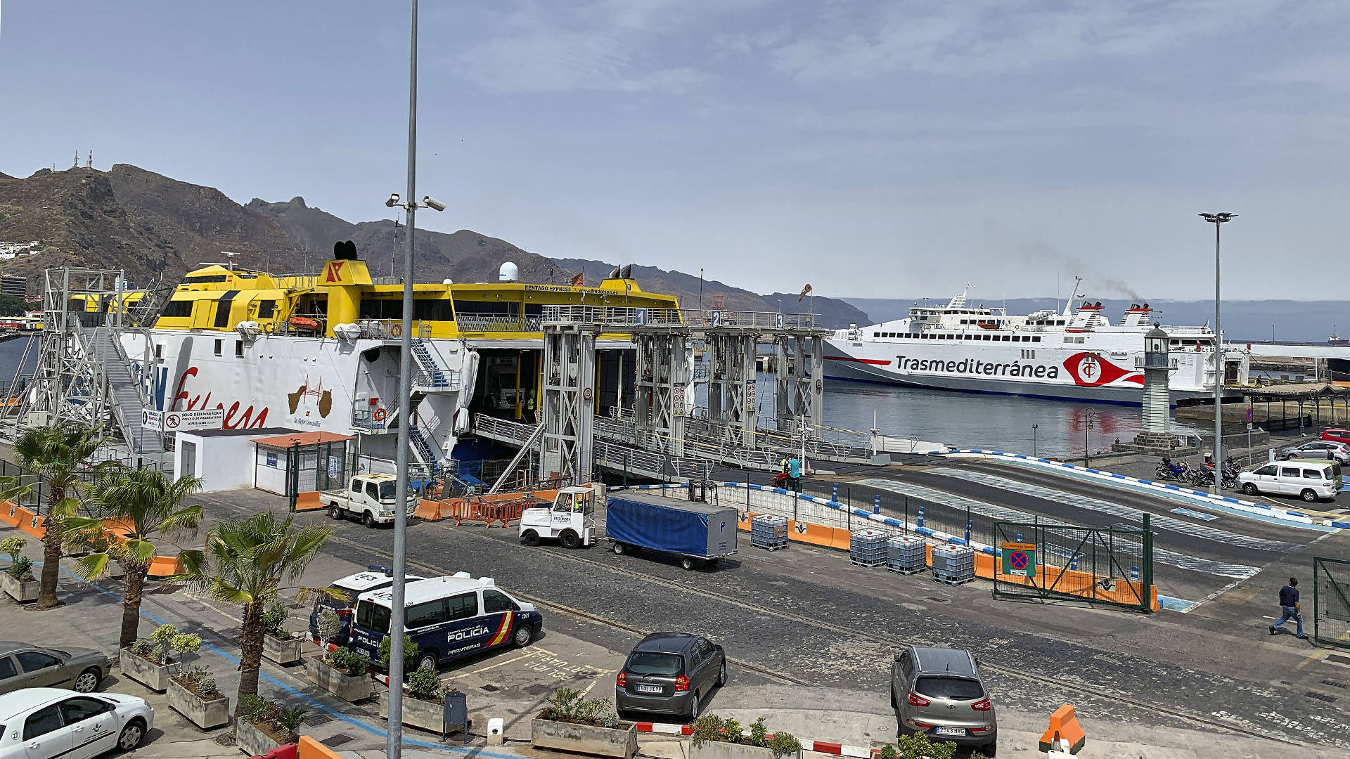 Der Fährhafen von Santa Cruz de Tenerife auf Teneriffa.