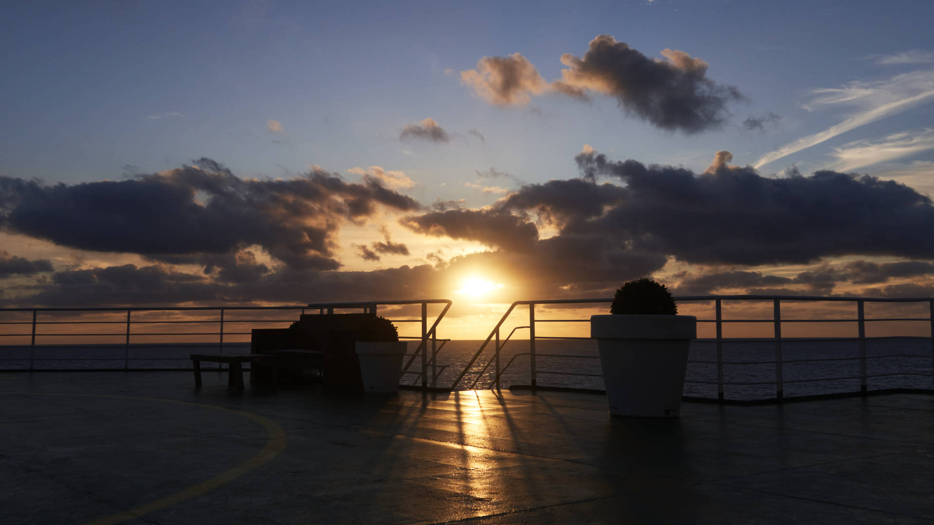 Sonnendeck der Fähre Ciudad de Valencia der Trasmediterránea.