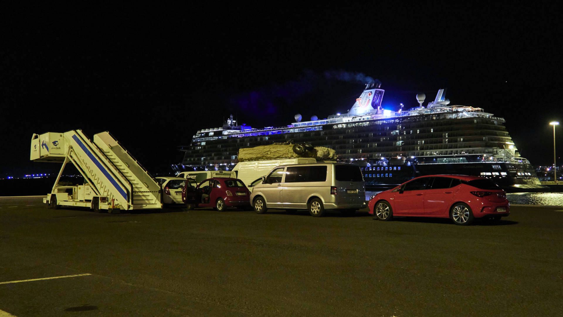 Boarding der Ciudad de Valencia Trasnmediterránea in Puerto del Rosario Fuerteventura.