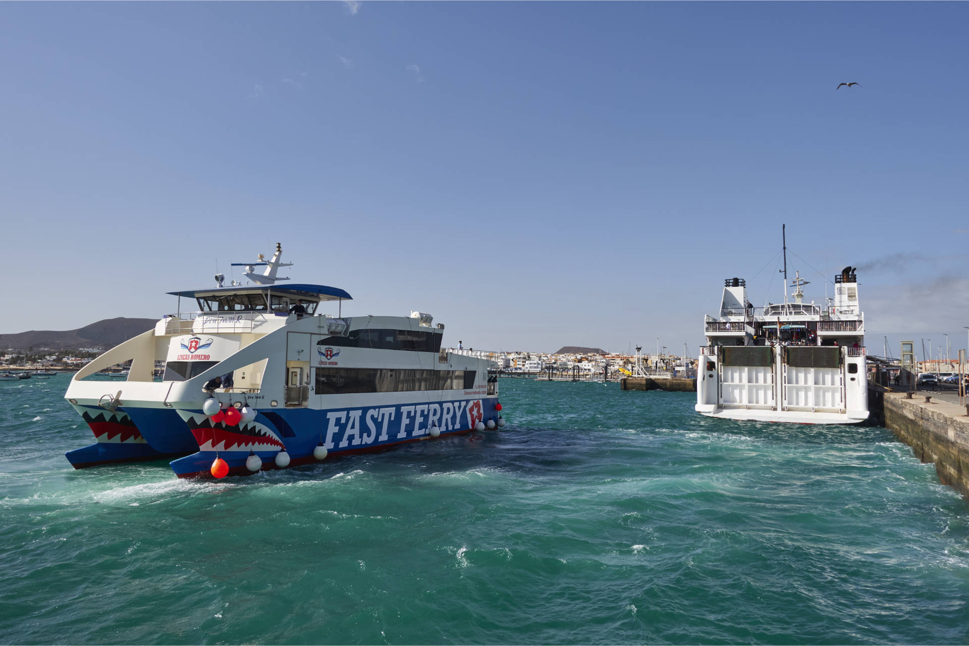 Líneas Romero Don Juan – Personenfähre Corralejo Fuerteventura - Playa Blanca Lanzarote.