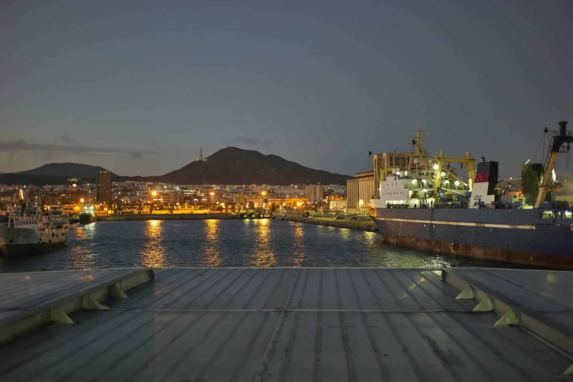 Fred. Olsen Fähre Morro Jable - Las Palmas: Einlaufen Puerto de la Luz Las Palmas.