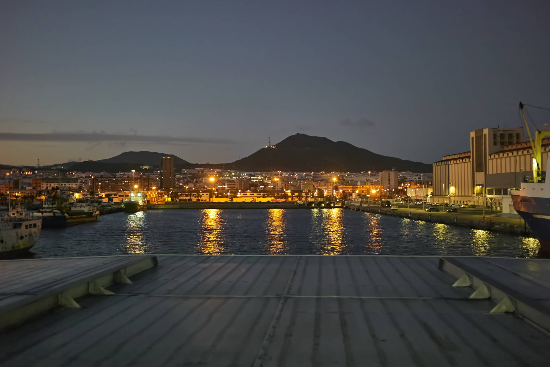 Fred. Olsen Fähre Morro Jable - Las Palmas: Einlaufen Puerto de la Luz Las Palmas.