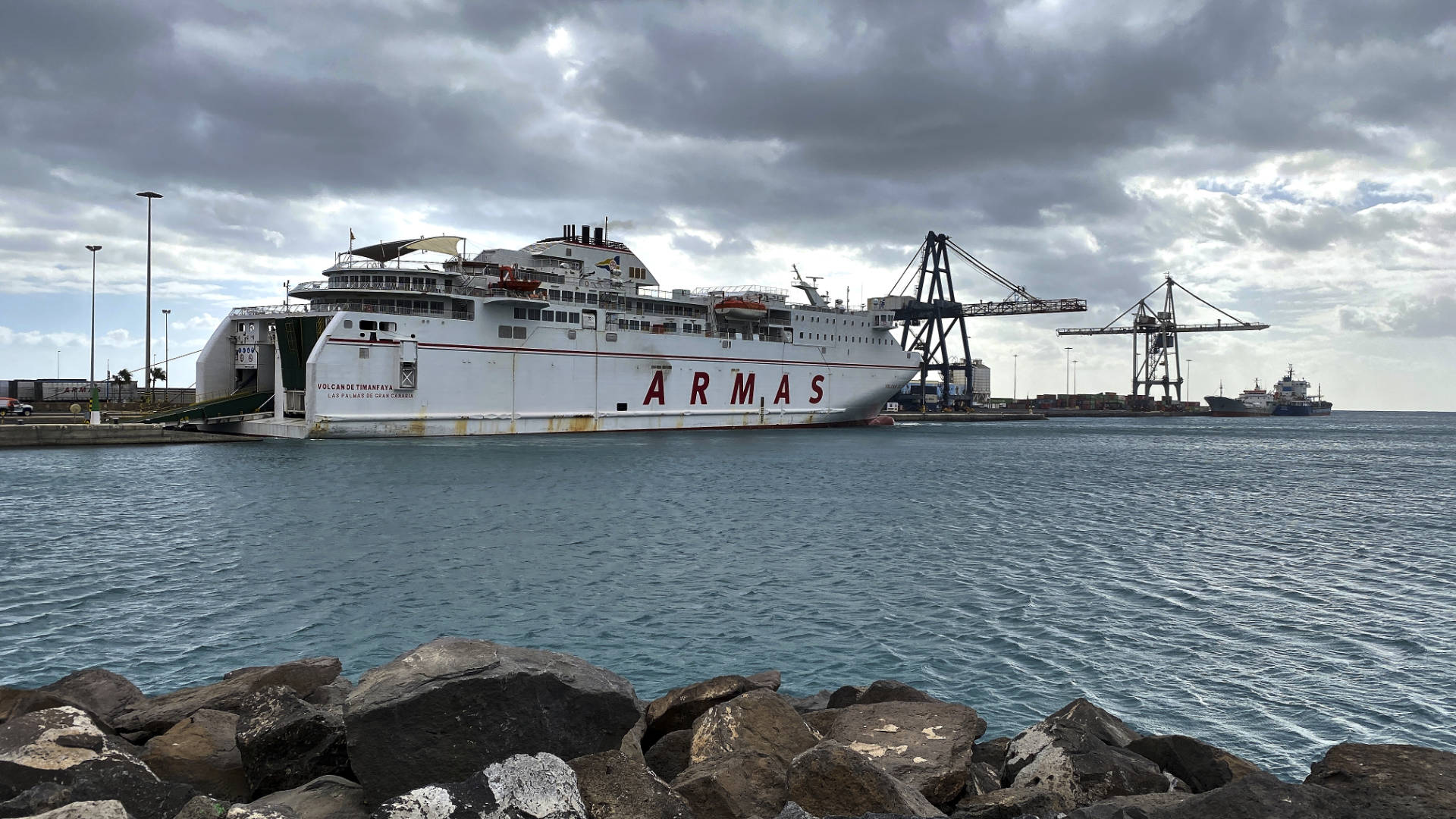 Volcan de Timanfaya von Naviera Armas im Hafen von Puerto del Rosario Fuerteventura.