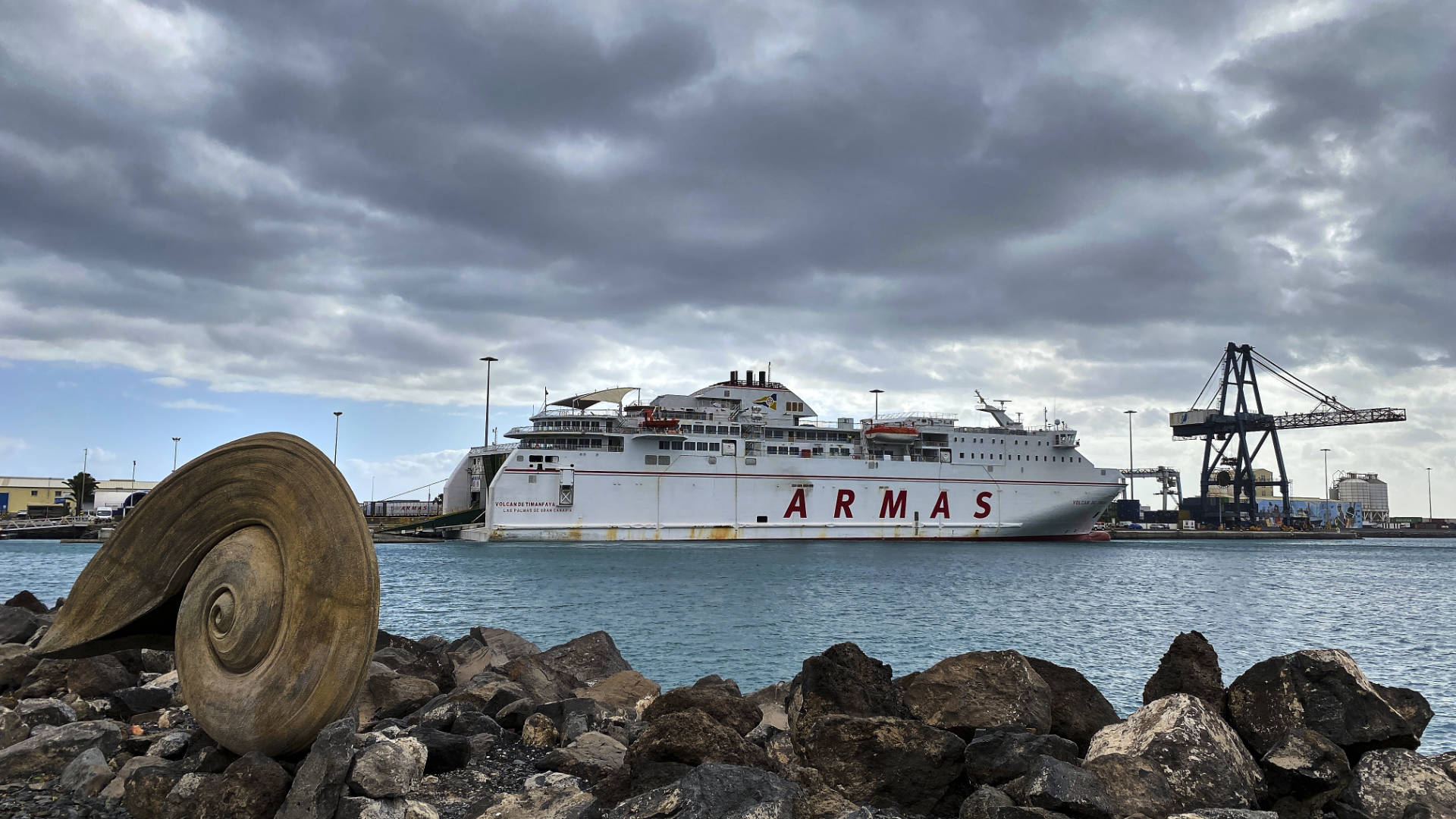 Volcan de Timanfaya von Naviera Armas im Hafen von Puerto del Rosario Fuerteventura.