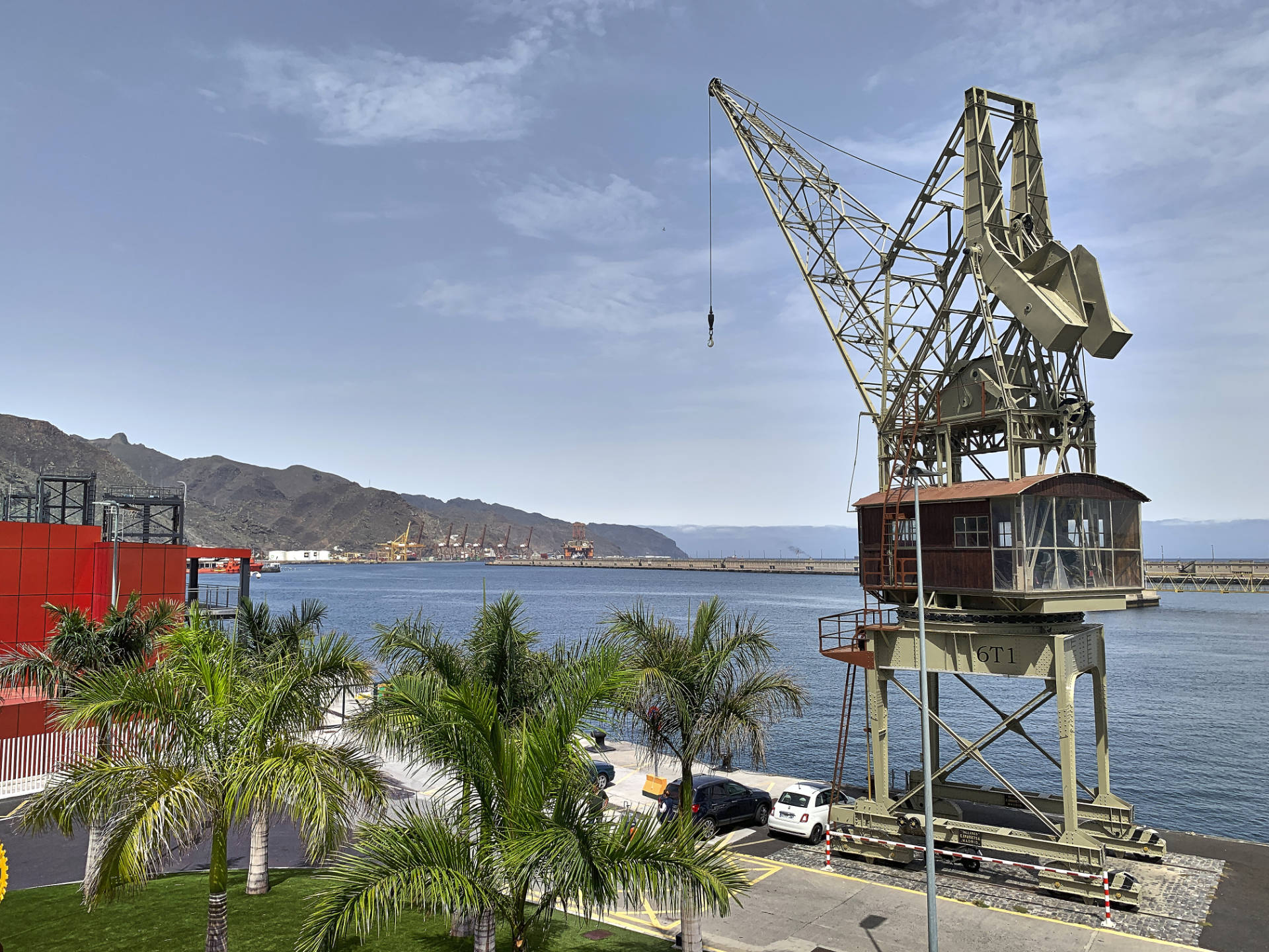 Historischer denkmalgeschützter Lastkran im Puerto Santa Cruz de Tenerife.