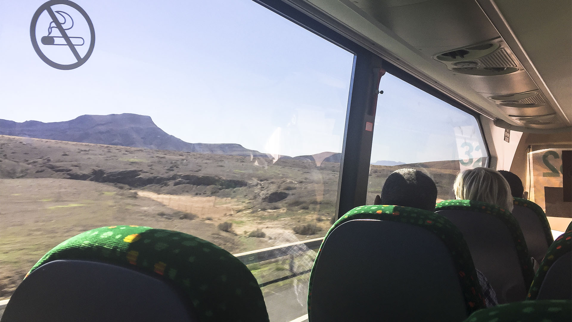 Entspannt und sicher unterwegs in den öffentlichen Bussen von Fuerteventura.