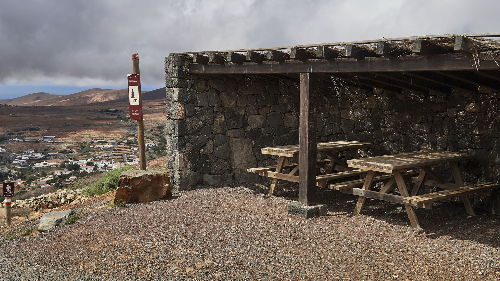 Orientierung beim Wandern auf Fuerteventura – Wegmarkierungen.