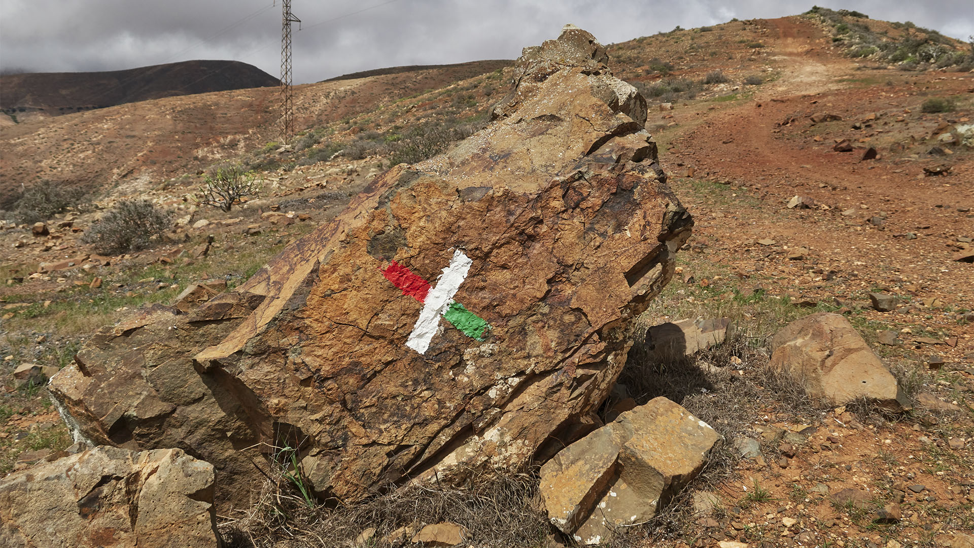 Orientierung beim Wandern auf Fuerteventura – Wegmarkierungen.