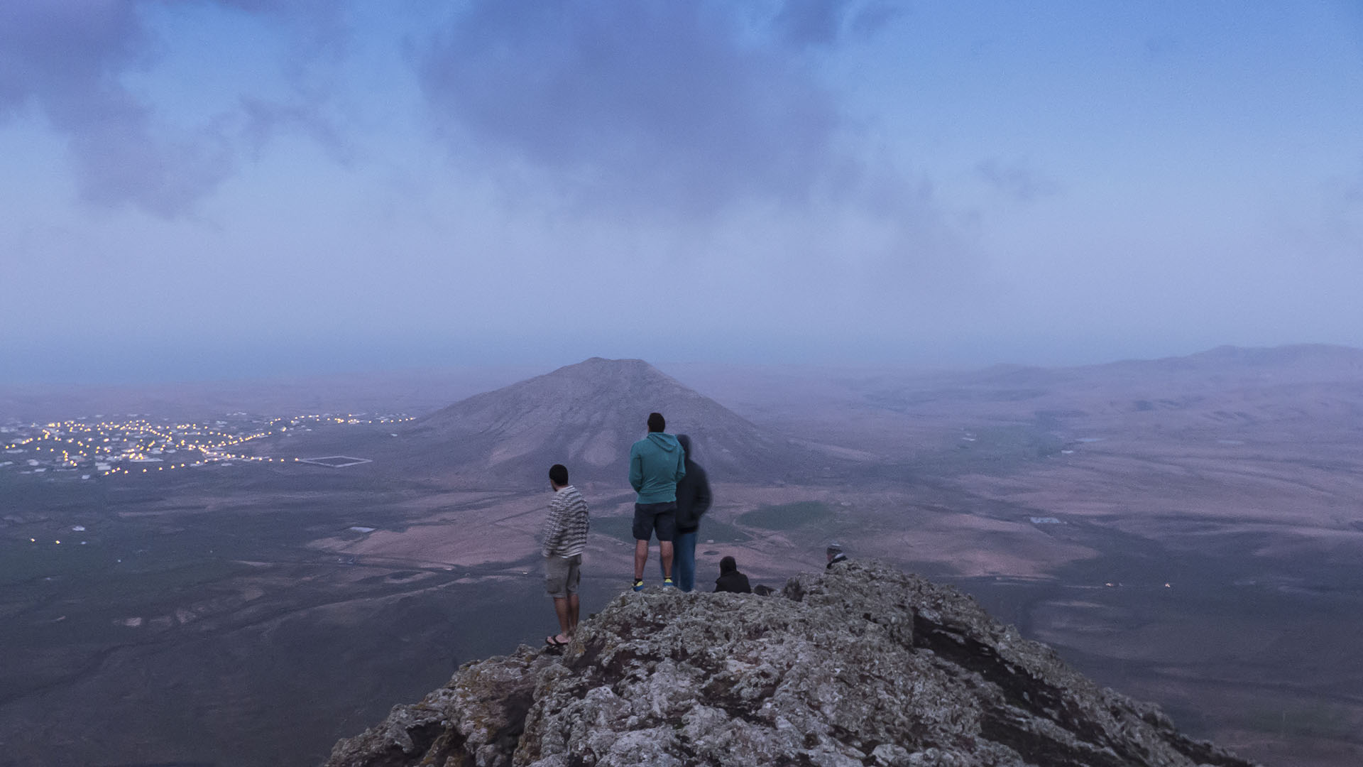 Am Montaña Enmedio – der Tindaya frühmorgens.