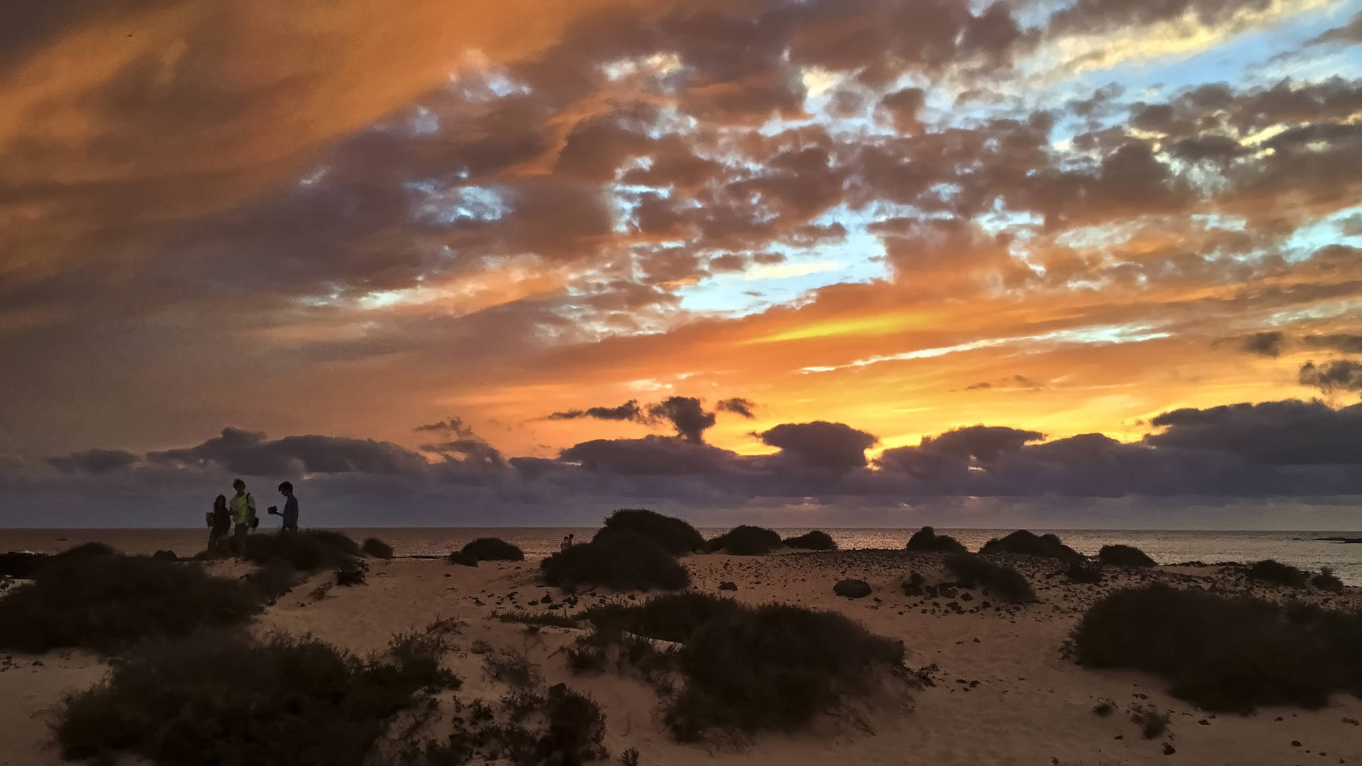 Sunset Walk Bajo Augustino El Cotillo Fuerteventura.