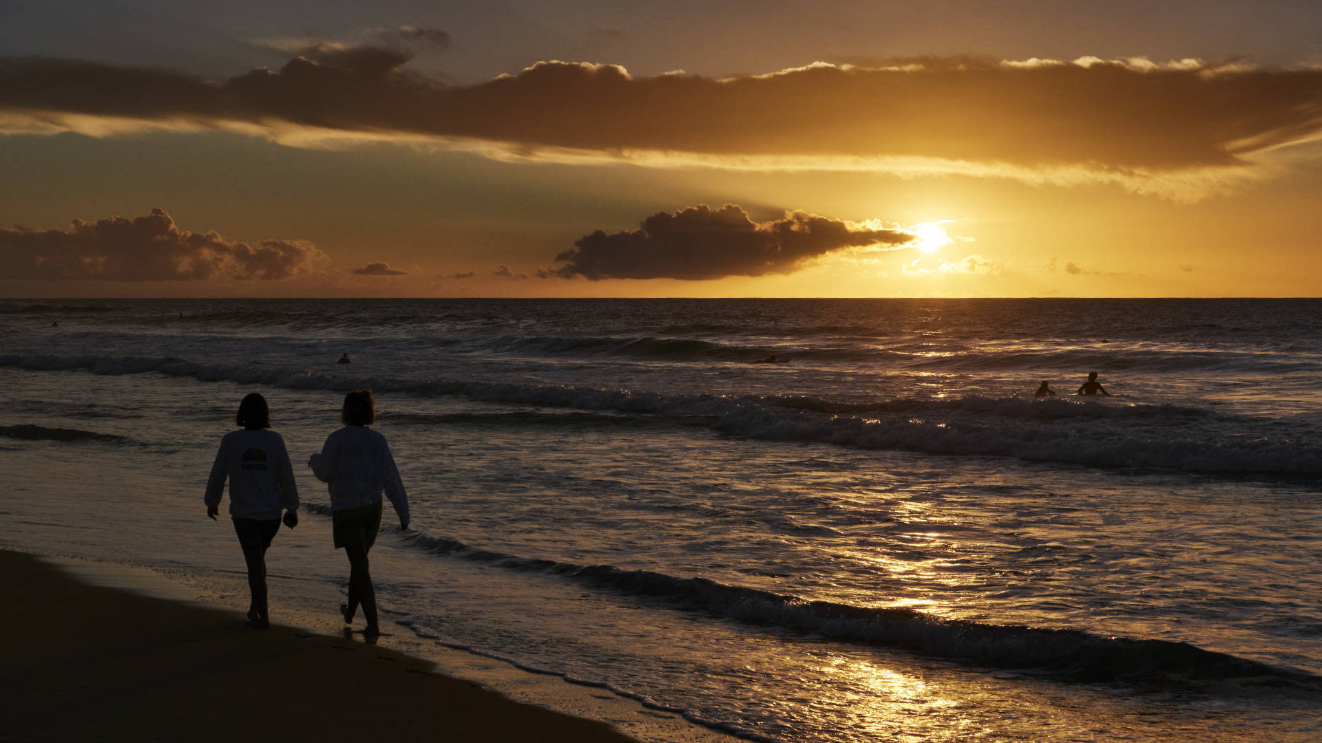 Sunset Walk am Playa del Castillo aka Piedra Playa El Cotillo Fuerteventura.