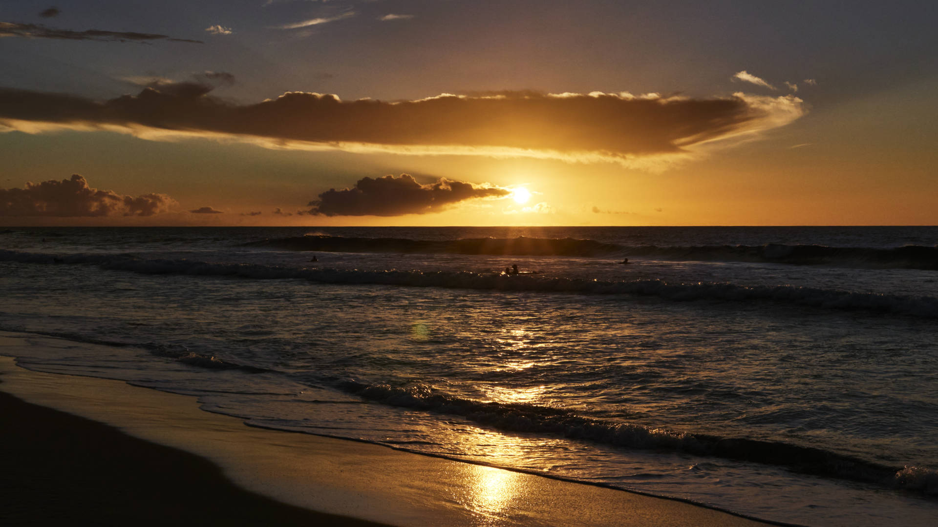 Sunset Walk am Playa del Castillo aka Piedra Playa El Cotillo Fuerteventura.